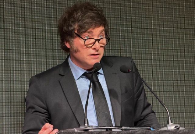Imagem da noticia Milei nomeia juízes para a Suprema Corte por decreto e gera controvérsia na Argentina