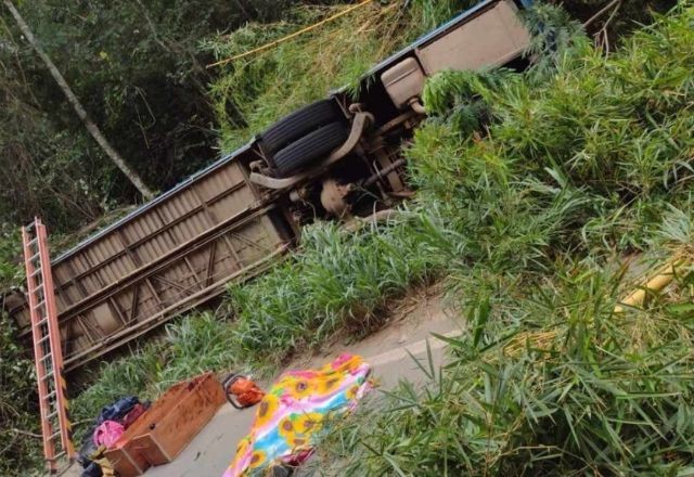 Imagem da noticia Minas Gerais: 7 pessoas morrem em acidente com ônibus