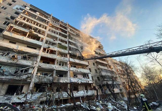 Imagem da noticia Kiev impõe toque de recolher de 35 horas para conter ameaças russas