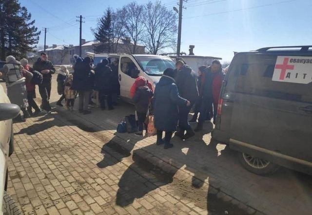 Imagem da noticia Ucrânia acusa Rússia de deter trabalhadores humanitários em Mariupol