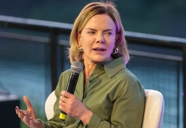 Imagem da noticia Gleisi culpa Selic de 15% por aumento da dívida pública e diz que juros sugam recursos do Orçamento