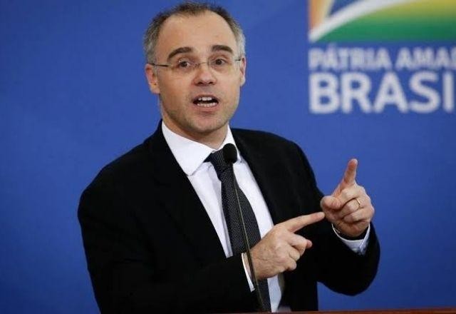 Imagem da noticia Mendonça dá 10 dias para Planalto explicar sigilo sobre visita de pastores