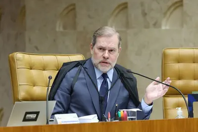 Revelações de Toffoli movimentam WhatsApp de senadores e ampliam pressão sobre afastamento do ministro Revelações de Toffoli movimentam WhatsApp de senadores e ampliam pressão sobre afastamento do ministro