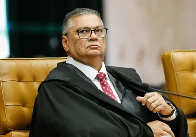 Dino impede Congresso de aprovar novas leis com penduricalhos que superam teto do funcionalismo Dino impede Congresso de aprovar novas leis com penduricalhos que superam teto do funcionalismo