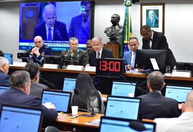 Imagem da noticia Ministro da Defesa e chefes das Forças Armadas participam de audiência na Câmara