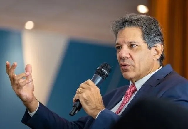 Imagem da noticia "Tem empresas que vão sofrer", mas Brasil tem condições de enfrentar tarifaço, diz Haddad