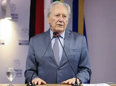 Lewandowski diz a aliados que pretende deixar Ministério da Justiça até sexta-feira (9) Lewandowski diz a aliados que pretende deixar Ministério da Justiça até sexta-feira (9)