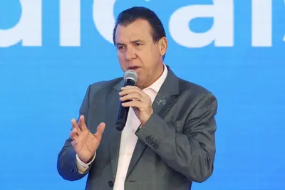 Ministro do Trabalho diz que Hugo Motta está "fazendo de tudo" para evitar avanço de projeto do governo sobre fim da 6x1 Ministro do Trabalho diz que Hugo Motta está "fazendo de tudo" para evitar avanço de projeto do governo sobre fim da 6x1