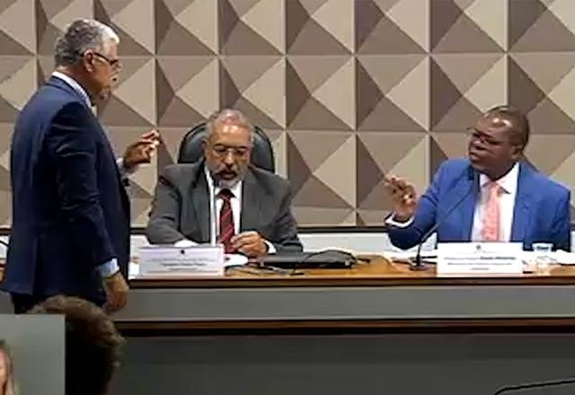 Imagem da noticia Ministro se recusa a receber réplica de feto: "exploração inaceitável"