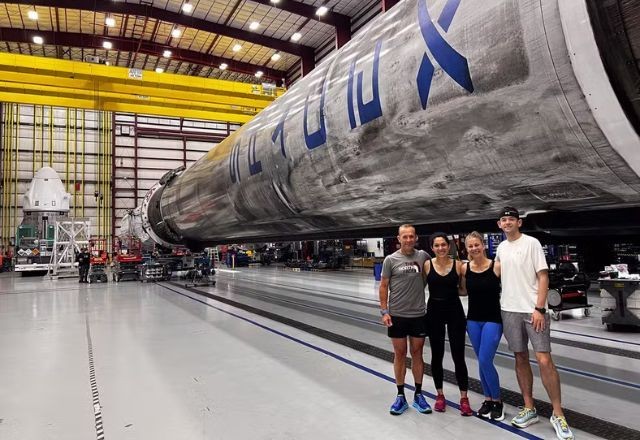 Imagem da noticia SpaceX tenta primeira caminhada espacial com turistas nesta terça (27)