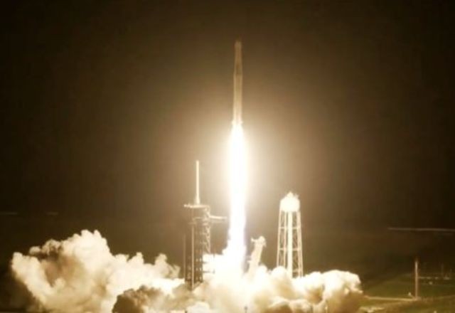 Imagem da noticia SpaceX lança missão Polaris Dawn para a primeira caminhada espacial com civis