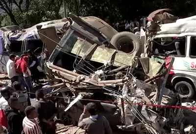 Ataque com explosivos mata 13 e eleva tensão na Colômbia Ataque com explosivos mata 13 e eleva tensão na Colômbia