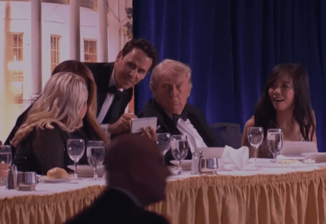 Trump é retirado às pressas após tiroteio em evento nos EUA - SBT News