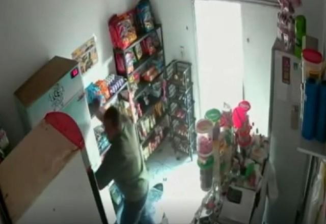 Imagem da noticia Homem invade bar com chute, esfaqueia mulher e foge no interior de SP