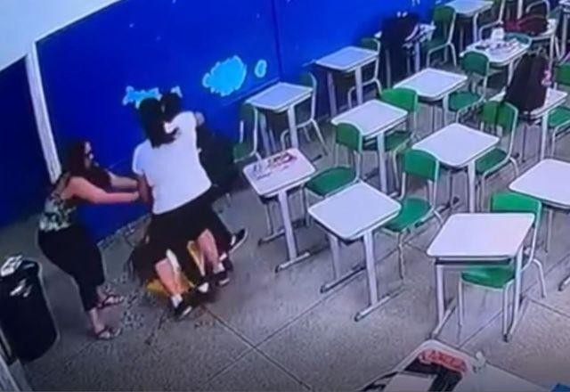 Imagem da noticia Vídeo mostra professora imobilizando autor de ataque em escola de SP