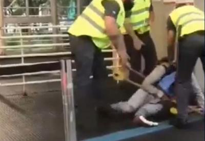Ambulante com deficiência é agredido por seguranças da CPTM Ambulante com deficiência é agredido por seguranças da CPTM