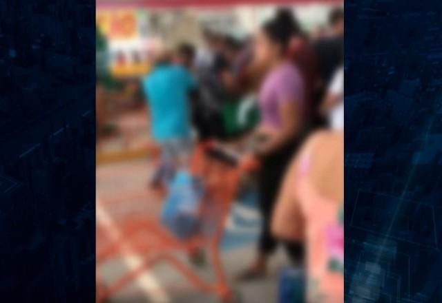 Imagem da noticia Vídeo: promoção no quilo da cebola gera tumulto em supermercado do DF