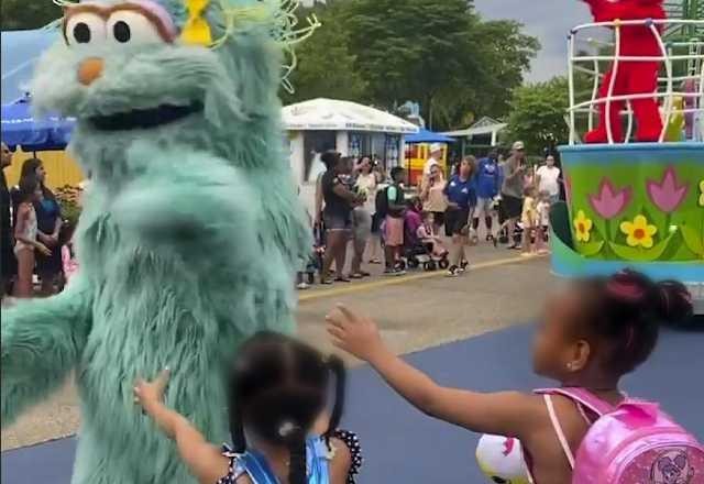 Imagem da noticia Parque temático da Vila Sésamo nos EUA é acusado de racismo