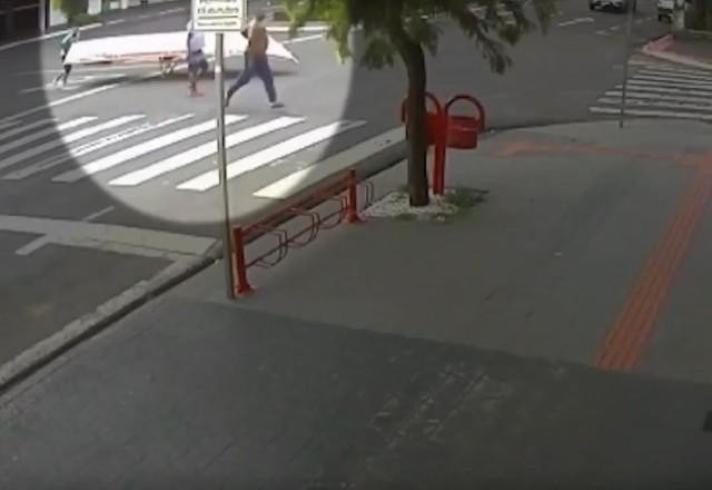 Imagem da noticia Ladrões usam carrinho de supermercado para furtar barco em Maringá (PR)