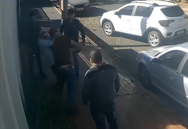 Imagem da noticia Jornalista é agredido por policiais à paisana em Nova Andradina (MS)