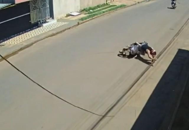 Imagem da noticia Motociclista prende pescoço em fio solto e sofre acidente no MS