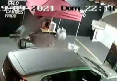 Marido agride esposa grávida e com a filha no colo em Araraquara (SP) Marido agride esposa grávida e com a filha no colo em Araraquara (SP)