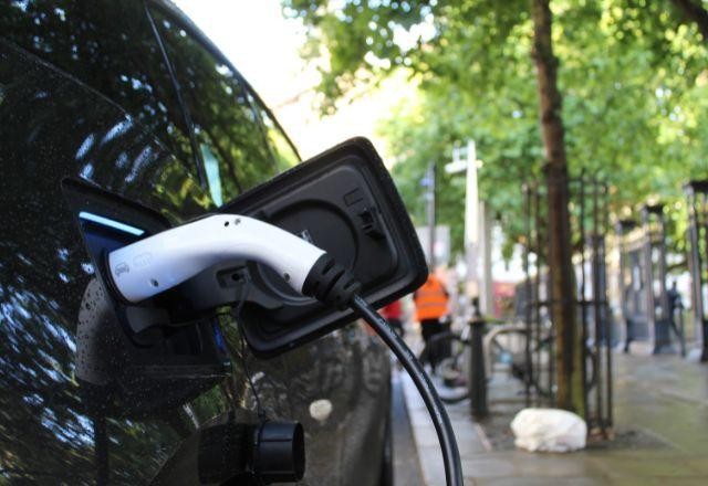 Imagem da noticia UE aprova suspensão de vendas de veículos à combustão a partir de 2035