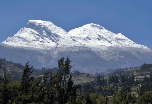 Imagem da noticia Alpinista americano desaparecido por 22 anos é encontrado mumificado no Peru