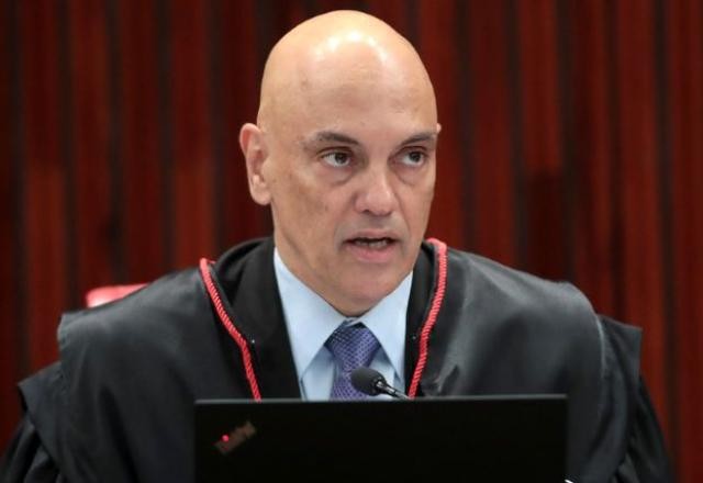 Imagem da noticia Moraes vai ao Planalto entregar convite de posse a Bolsonaro