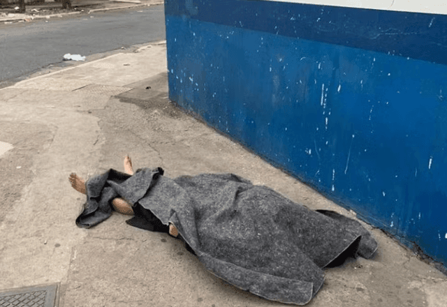 Imagem da noticia Homem em situação de rua é encontrado morto em frente a UBS em São Paulo