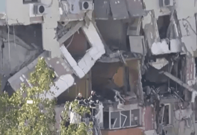 Imagem da noticia Explosão em prédio deixa dois mortos e 12 feridos em Bucareste; imagens mostram destruição