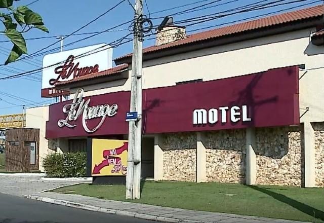 Imagem da noticia Casal é encontrado morto dentro de quarto de motel