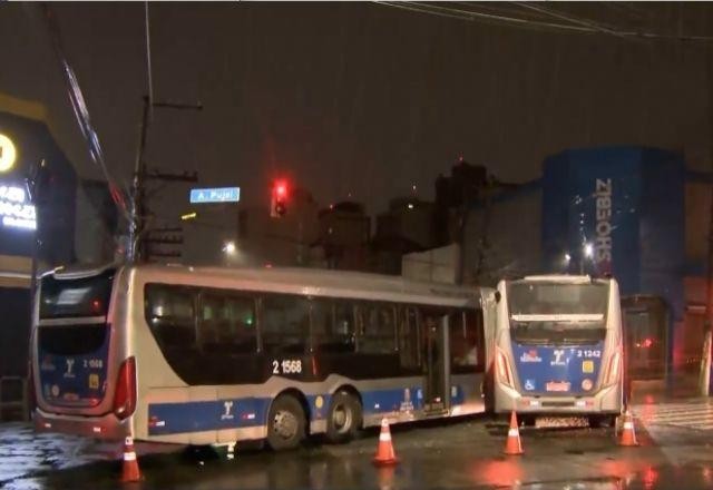 Imagem da noticia Ônibus batem na zona norte de São Paulo