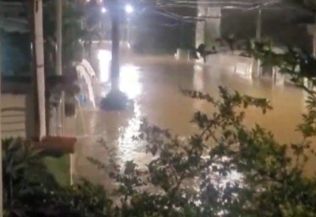 Imagem da noticia SBT News madrugada: motorista de aplicativo morre afogado após ficar preso no carro durante alagamento em SP