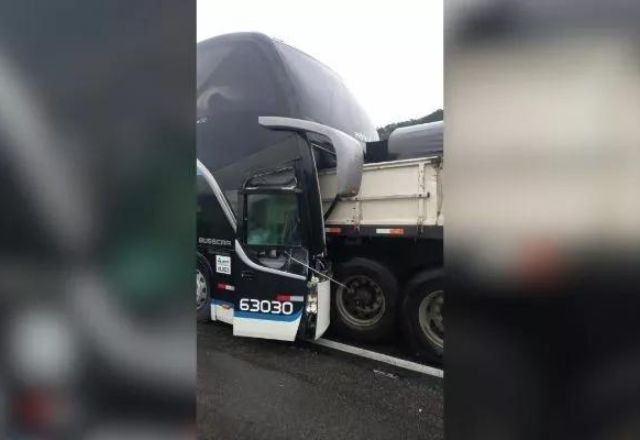 Imagem da noticia Motorista morre e 13 pessoas ficam feridas em acidente em Santa Catarina
