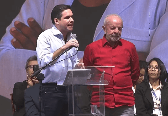 Imagem da noticia Motta é vaiado e público grita "sem anistia" em evento com Lula no Rio de Janeiro