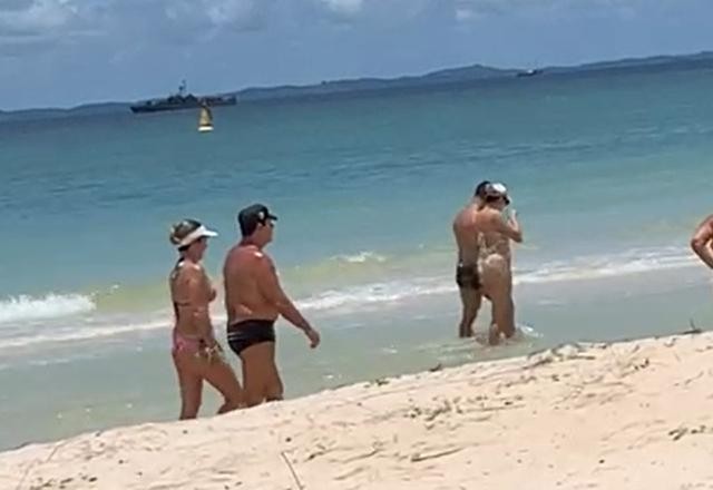 Imagem da noticia Vice-presidente Hamilton Mourão é visto aproveitando a praia no feriado
