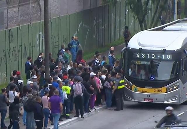 Imagem da noticia Prefeito de SP diz que ônibus a mais não "fazem frente a esse problema todo"