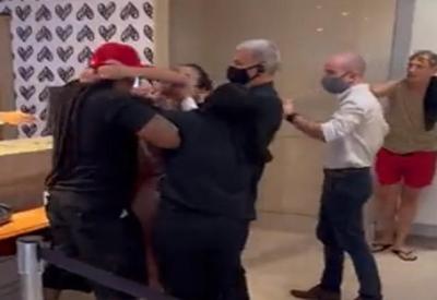 Casal é indiciado por injúria racial após briga em hotel no RJ Casal é indiciado por injúria racial após briga em hotel no RJ