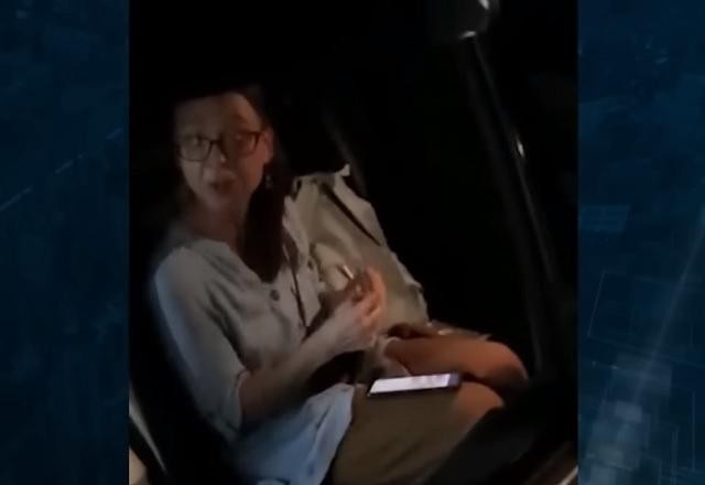 Imagem da noticia Enrolando cigarro suspeito, turista russa agride motorista de aplicativo