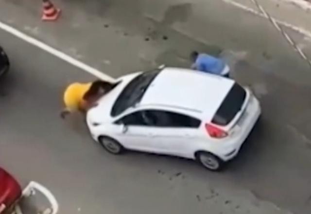 Imagem da noticia ES: motorista de aplicativo tenta atropelar casal em Vila Velha