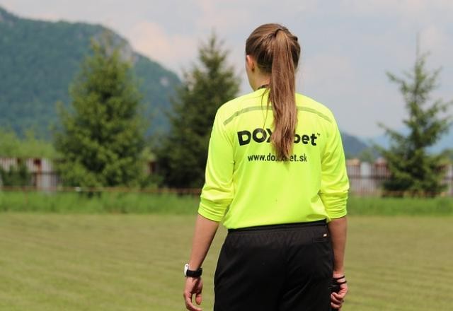 Imagem da noticia Qatar será a primeira Copa com mulheres na arbitragem