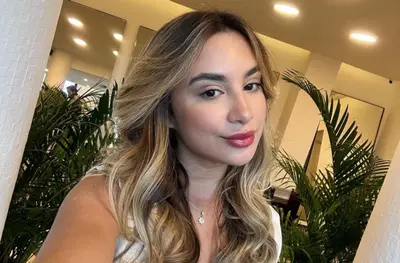 Mulher é morta dentro de carro de aplicativo durante tiroteio no Rio  Mulher é morta dentro de carro de aplicativo durante tiroteio no Rio