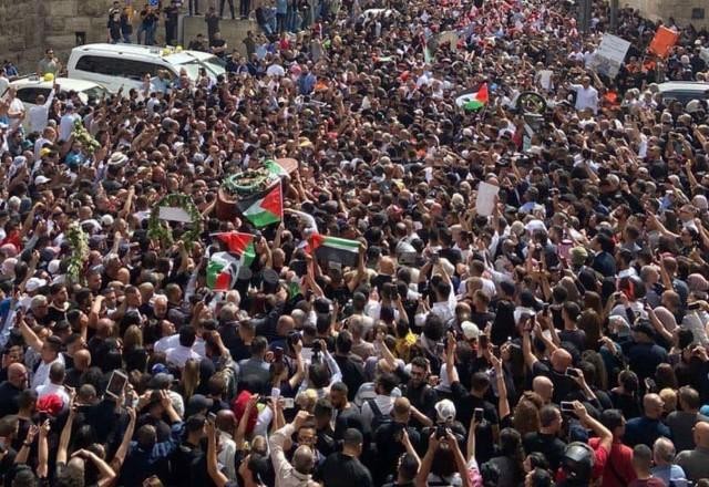 Imagem da noticia Tensão marca funeral de jornalista da Al-Jazeera em Jerusalém