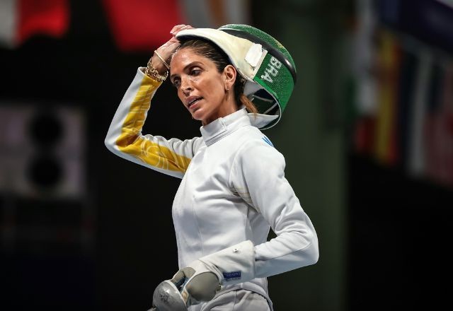 Imagem da noticia Com tumor, Nathalie Moellhausen passa mal e é eliminada na esgrima