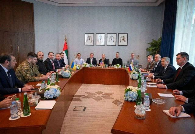 Imagem da noticia Negociação de paz mediada pelos EUA é interrompida após bombardeio russo na Ucrânia