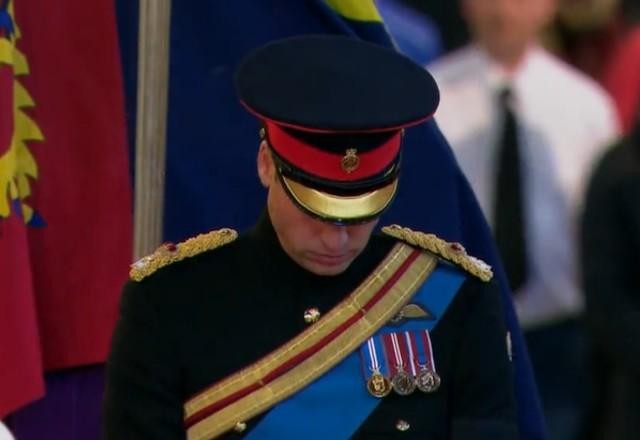 Imagem da noticia Netos de Elizabeth II fazem vigília em homenagem à monarca