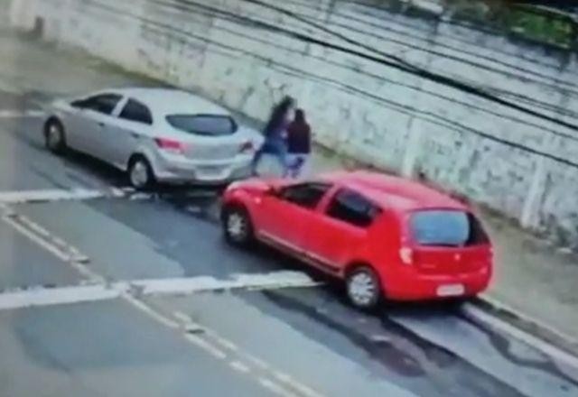 Imagem da noticia Vídeo: policial traída atira em marido também PM em SP