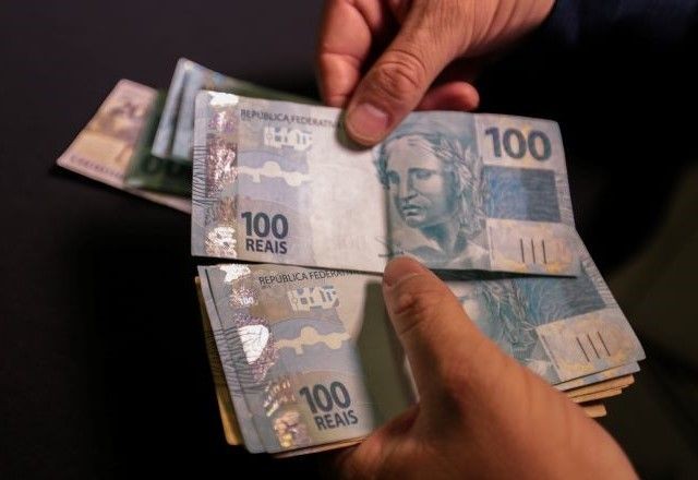 Imagem da noticia Salário mínimo com novo valor começa a ser pago a partir deste sábado (1º)
