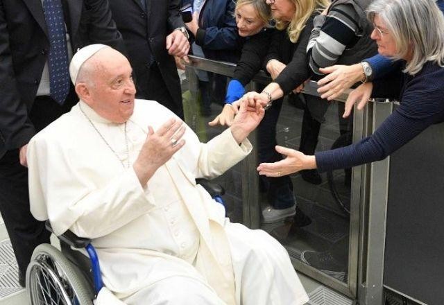 Imagem da noticia Papa Francisco cancela ida à COP 28 por causa de problemas respiratórios